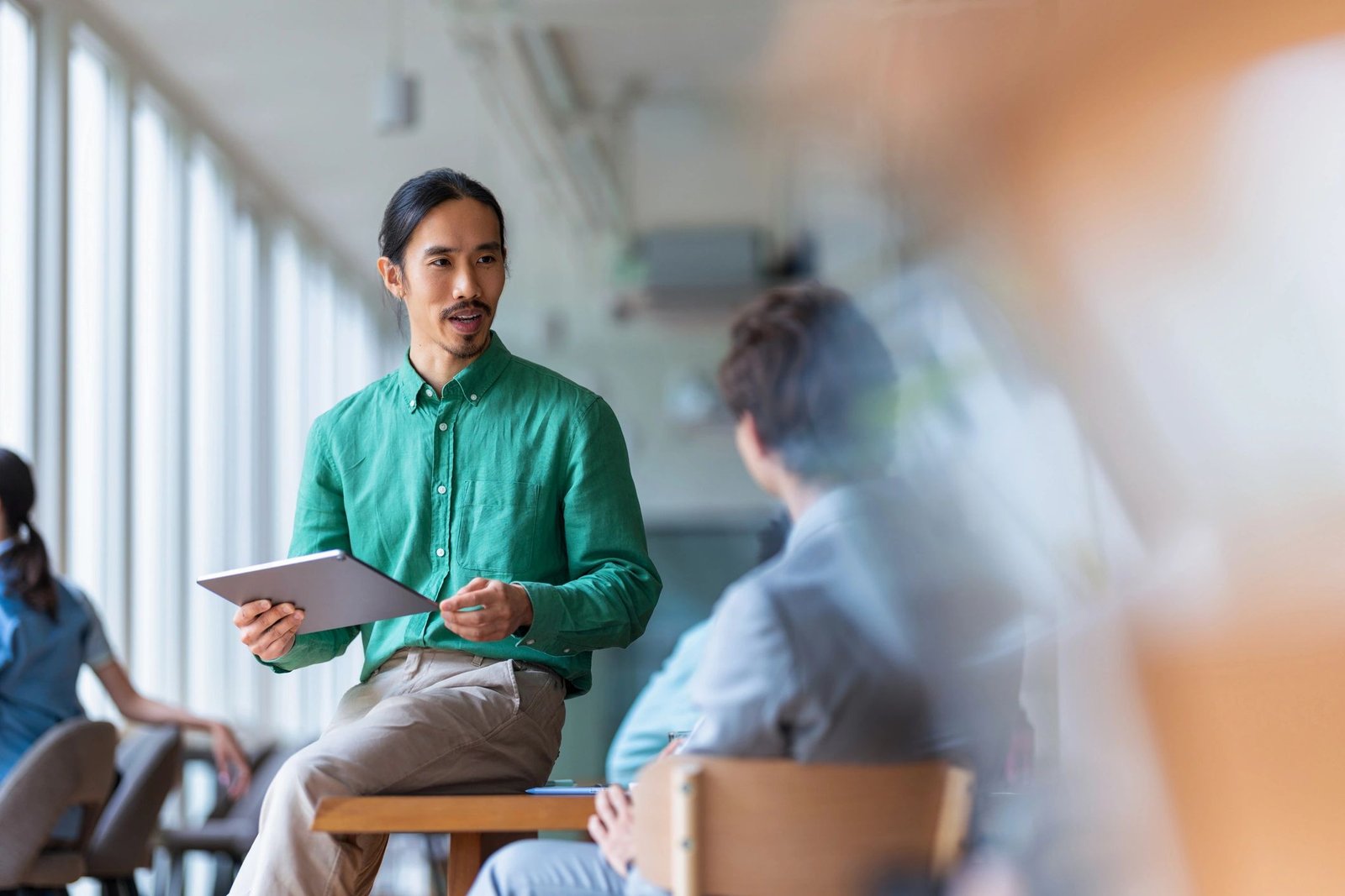 Consultant leading a strategy meeting with a small business team